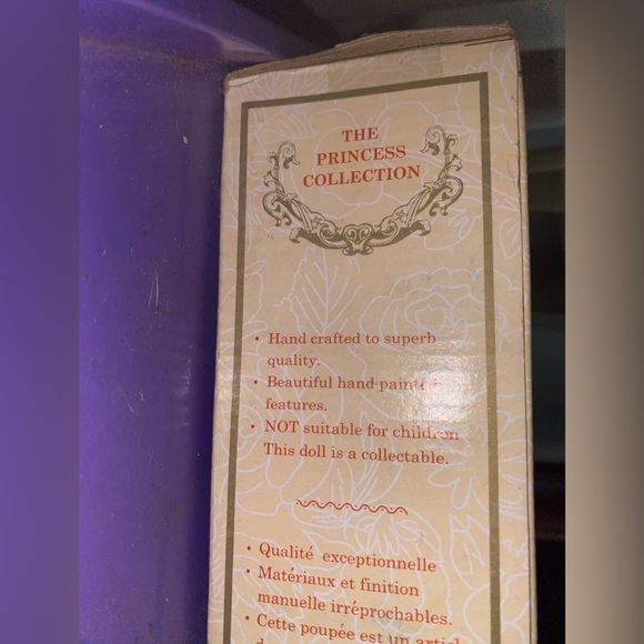 Knightsbridge porcelain Indian doll - Picture 5 of 6